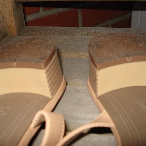 CREAM/BEIGE FLIP FLOPS/SANDALS SIZE 10M - Picture 6 of 6